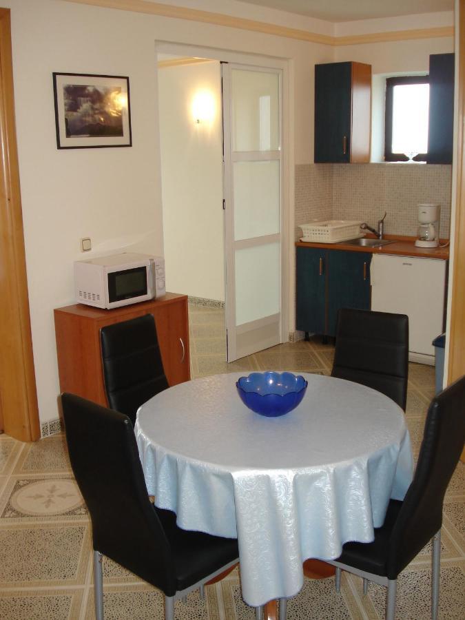 Apartments Villa Angela Krk Town Chambre photo